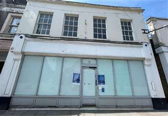 Bid revealed to turn closed bank into new restaurant